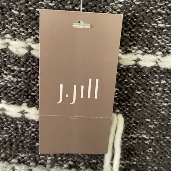 Women’s Sweater…. - Picture 3 of 5